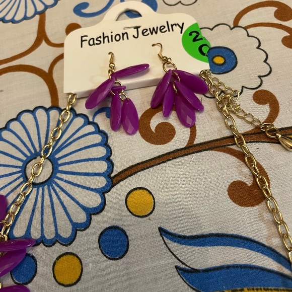 Lovely purple statement necklace and earrings - Picture 4 of 6